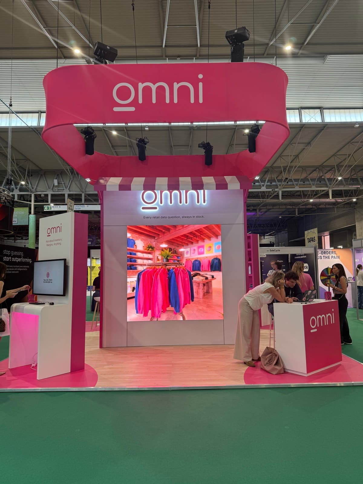 The pink Omni stand on the Shoptalk exhibition floor